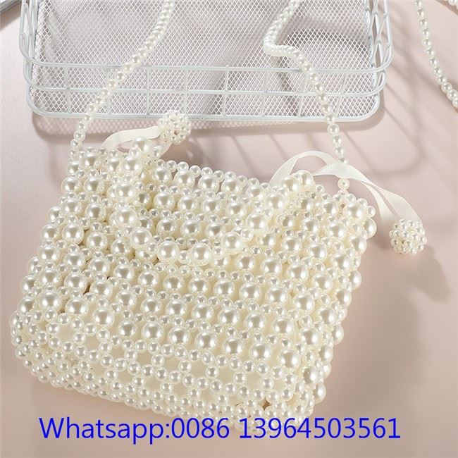 Mála Beaded Pearl Bán lámhdhéanta