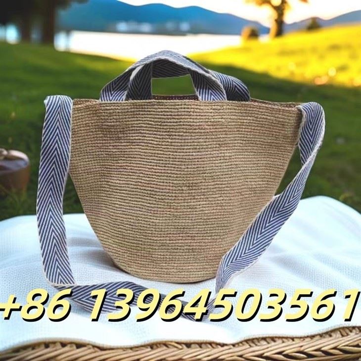 Mála mná raffia le strap cadáis